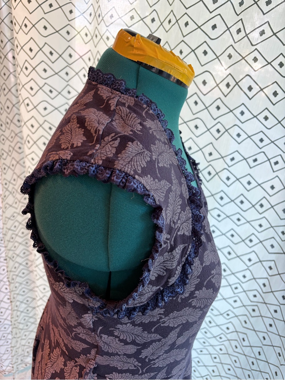 Gorgeous deep purple Effie’s Heart dress 1xl Ready style with leaf pattern - Picture 4 of 5
